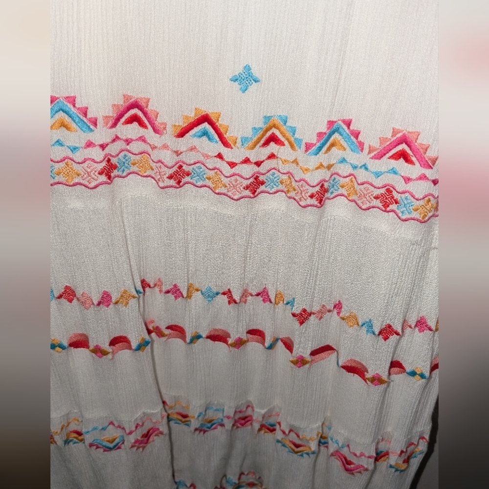 Embroidered Maxi dress - Picture 3 of 4